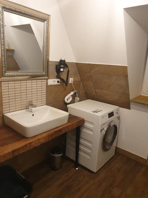 Victory Guesthouse - Handwerker Pension Bielefeld Ngoại thất bức ảnh