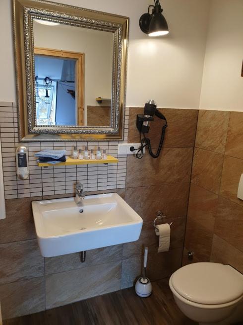 Victory Guesthouse - Handwerker Pension Bielefeld Ngoại thất bức ảnh