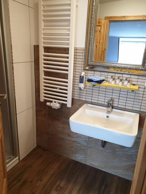 Victory Guesthouse - Handwerker Pension Bielefeld Ngoại thất bức ảnh