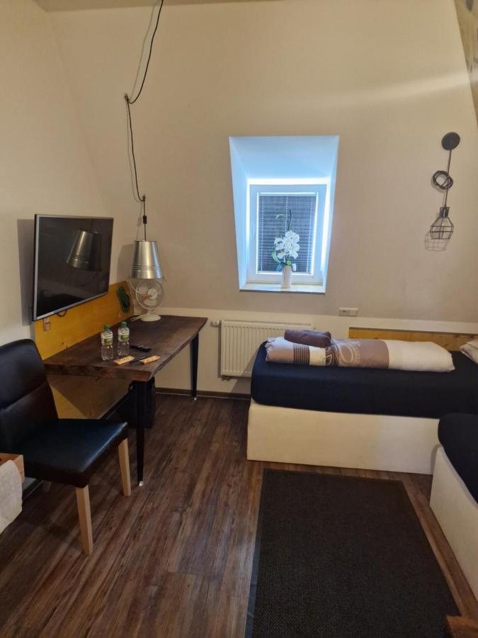 Victory Guesthouse - Handwerker Pension Bielefeld Ngoại thất bức ảnh